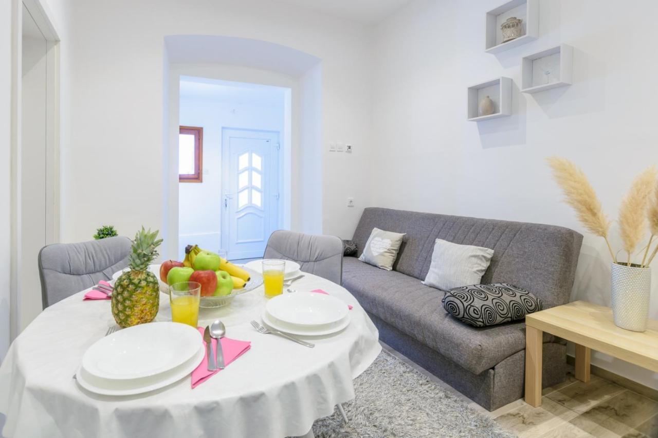PUY Charming Apartment In Town Center מראה חיצוני תמונה