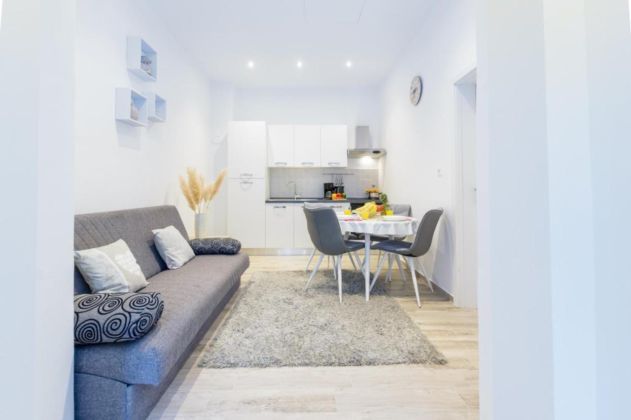 PUY Charming Apartment In Town Center מראה חיצוני תמונה